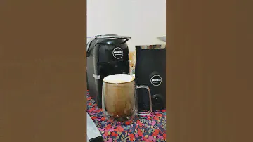 Впервые делаю кофе в кофемашинке Lavazza☕️😍