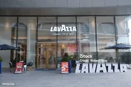Большая Кофейня Лавацца — стоковые фотографии и другие картинки Lavazza - Lavazza, Логотип, Азия