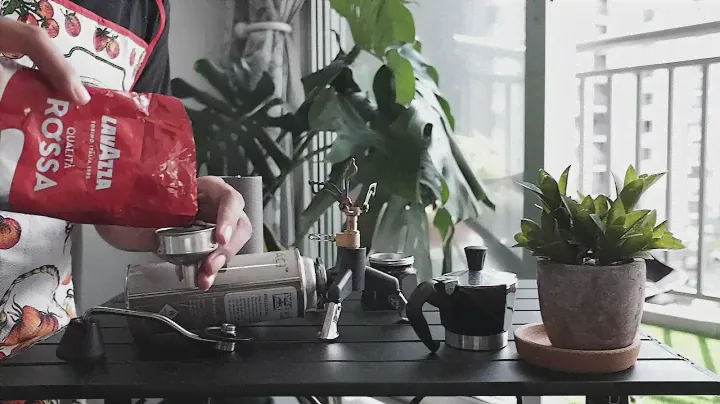 Bialetti Moka Express 1 Cup with Lavazza Qualita Rossa
