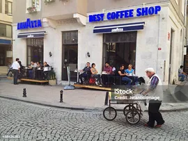 Магазин Кофе Lavazza В Стамбуле — стоковые фотографии и другие картинки Lavazza - Lavazza, Кофе - напиток, Galata - Türkiye