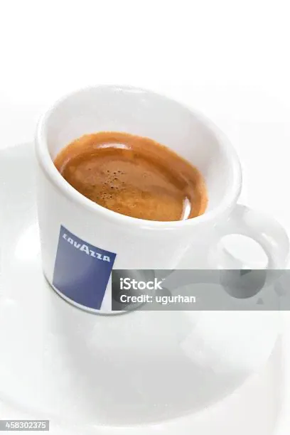 Приготовления Кофе Espresso Lavazza — стоковые фотографии и другие картинки Lavazza - Lavazza, Кофе - напиток, Каппучино